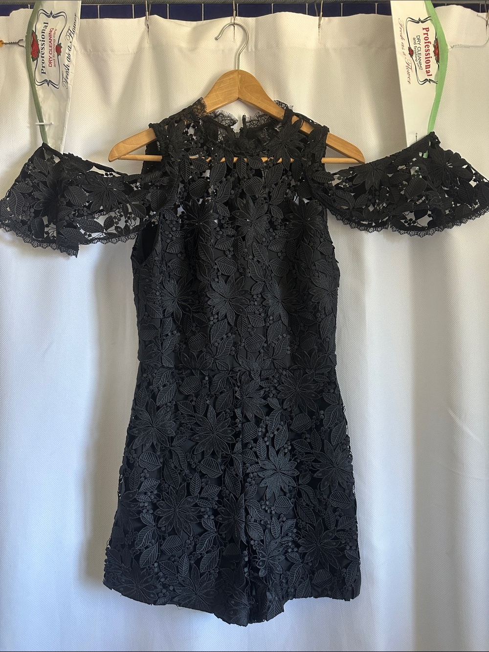 Alice + Olivia Black Floral Lace One-Shoulder Romper with Cold-Shoulder Sleeves